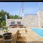 Villa Apoplous With Pool *