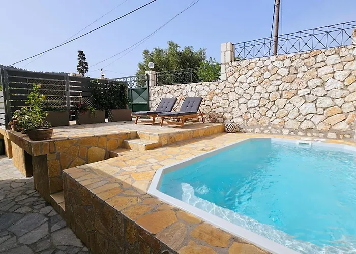 Villa Apoplous With Pool