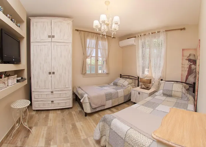 Villa Apoplous With Pool *